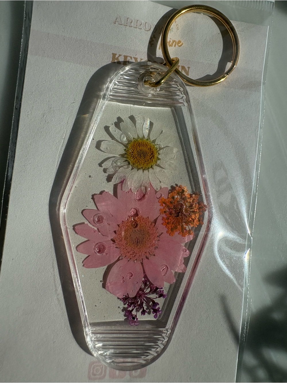 Clear Resin Floral Keychain with Pink & White Dried Flowers “ motel style “